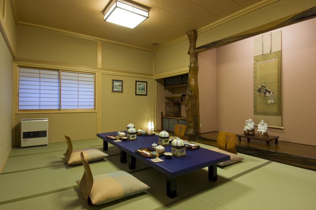 Ekinariya Ryokan Кусацу Екстериор снимка